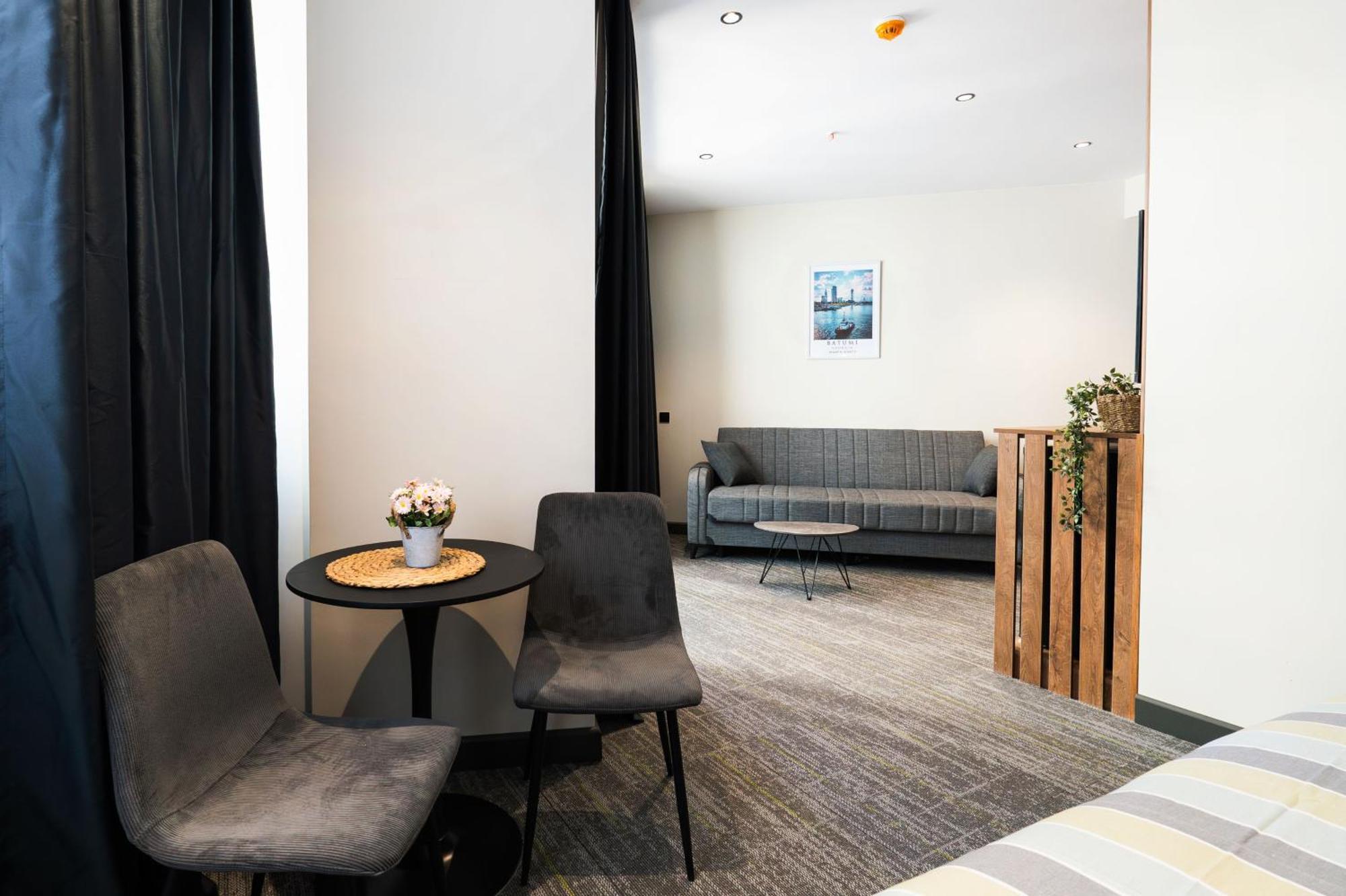 Nova Luxe Hotel & Residences Batoumi Extérieur photo