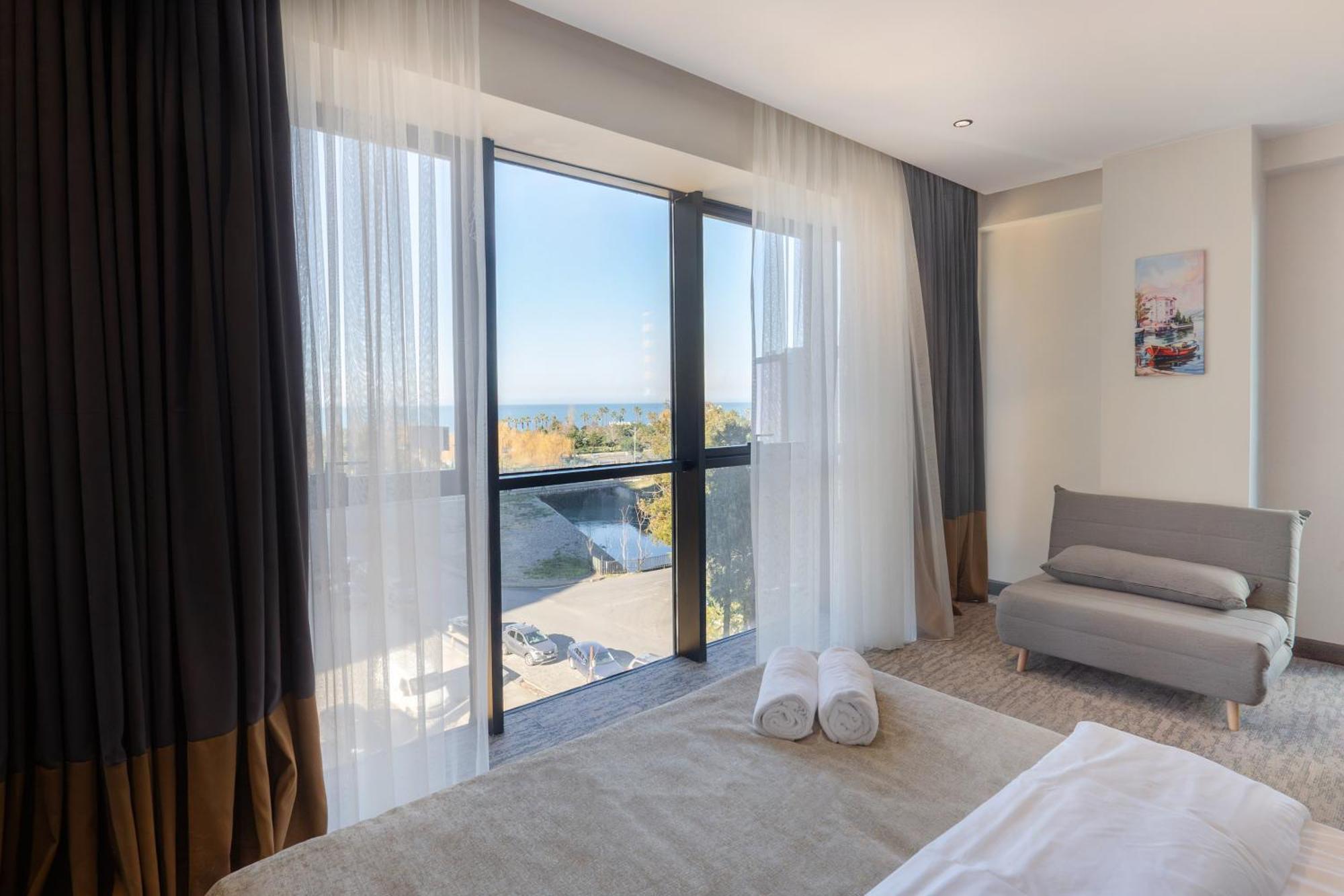 Nova Luxe Hotel & Residences Batoumi Extérieur photo